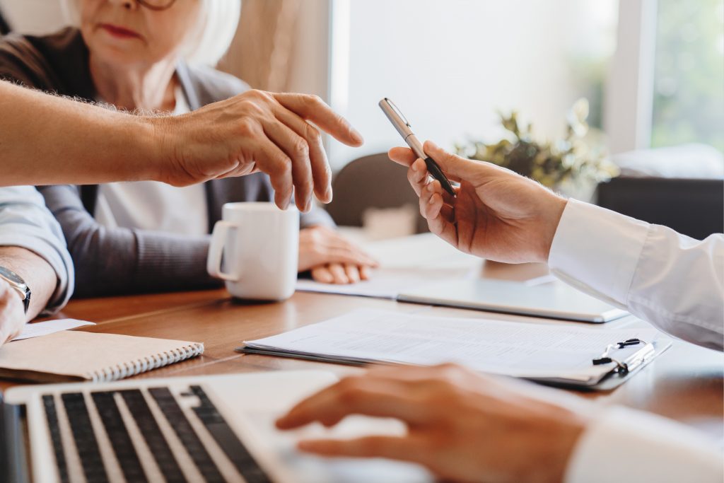 Blockiert ein Miterbe die Erbengemeinschaft oder verweigert den Verkauf? Fachanwältin Beate Winkler zeigt rechtliche Lösungen – von der Teilungsversteigerung bis zur Teilungsklage.